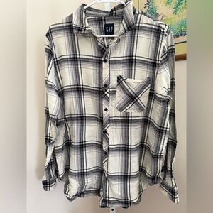 Gap relaxed fit flannel shirt. NWT. Size Large.
